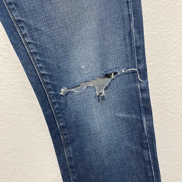True Religion Medium Wash Slim Straight Leg Distressed Jeans Size 28 - Picture 5 of 9
